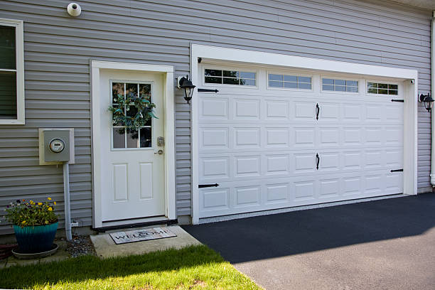 24/7 Emergency Garage Door Panel Replacement experts in Barclay, NJ